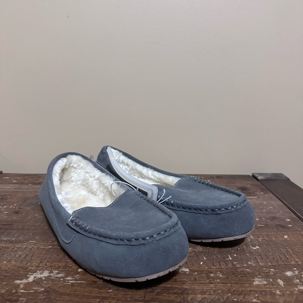 Stars Above Grey Moccasin Slippers Women’s Size 10 NEW